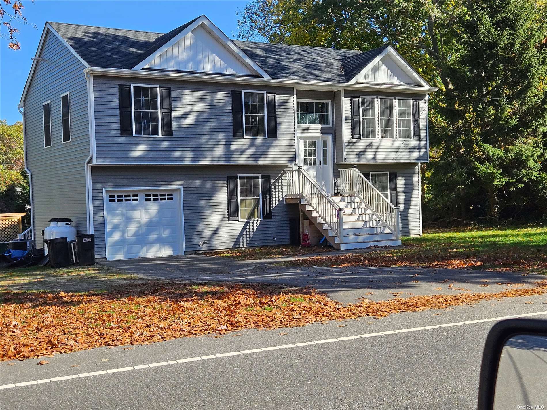 Single Family in East Islip - Carleton  Suffolk, NY 11730