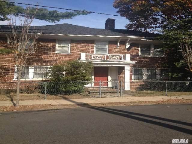 Classic Brick C/H Col On Oversized Property Lg Flr,  Fdr 4 Bdrms 1 Level 9 Ft Ceilings Wood Floors Thruout