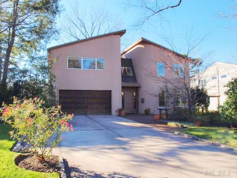 Totally Renovated Bright And Spacious Contemporary. 5Br, 3.5Ba, Great Entertainment Flow, New Kitchen, Opens To Breakfast Room And Den. Park Like Property, Convenient To Schools, Park, Shopping And Transportation. Great Neck Park District. Located In Beautiful Strathmore!