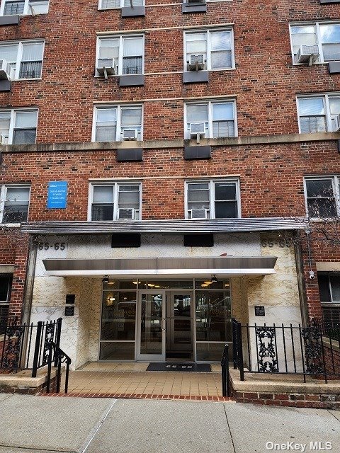 Apartment in Rego Park - Wetherole  Queens, NY 11374