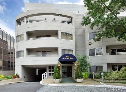 Beautiful Renovated Apartment In Luxury 24 Hr. Doorman Bldg. 2 Bedrooms, 2.5 Bath, Wood Floors, Laundry In The Apartment, Facing The Courtyard. Terrace & 2 Indoor Parking Spaces. Close To Town, Parks, Lirr, Restaurants And Parkwood Pool And Tennis.