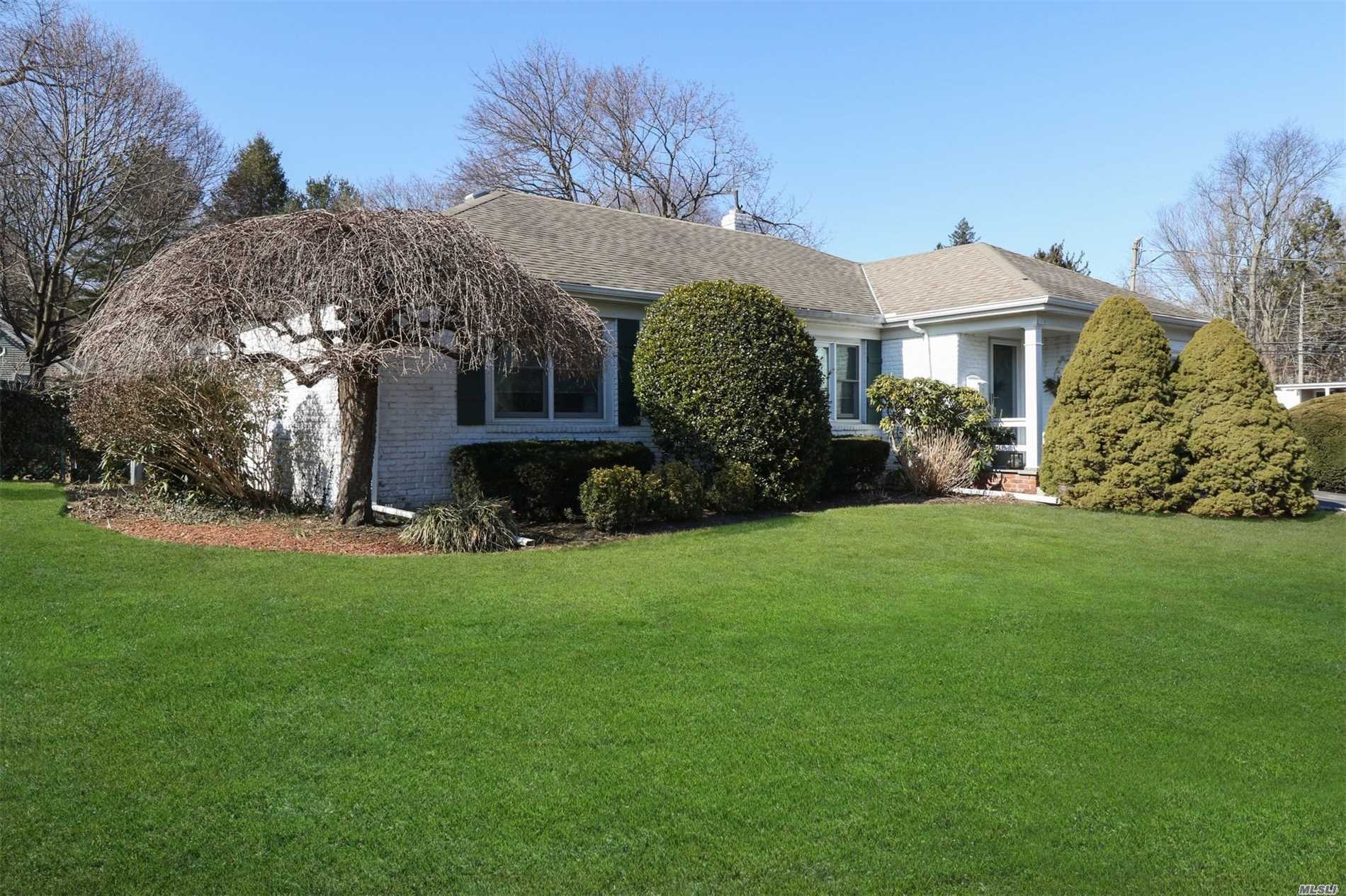 Easy Living In This Updated Ranch Near Thriving Huntington Village, Set On .40 Manicured Acres With Fabulous Rear Courtyard, Screened In Porch, And Firepit. Master Bedroom Addition W/Soaring Ceilings, 2 Wic, And Spa Bathroom. Architectural Charm With Arched Doorways, Hardwood Floors, And So Much More! Make This Oasis Yours.