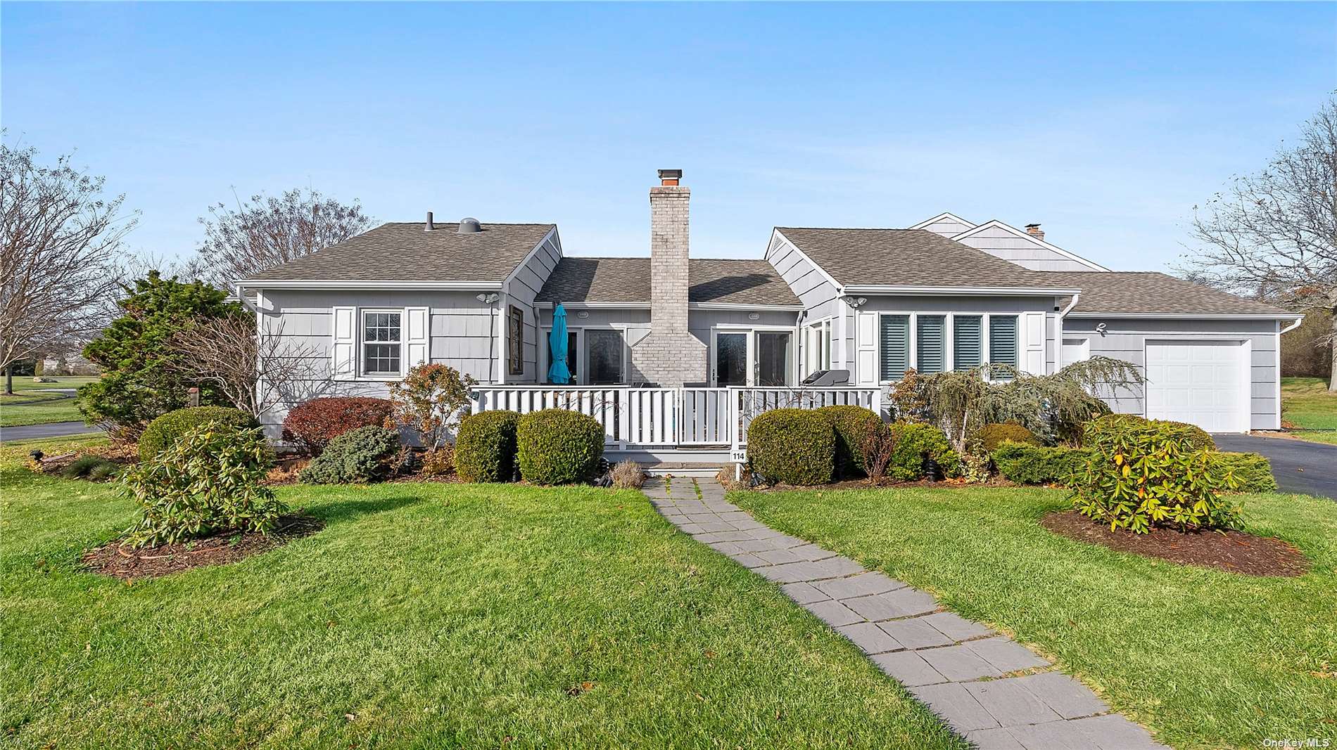 Single Family in Southampton - Saint Andrews  Suffolk, NY 11968