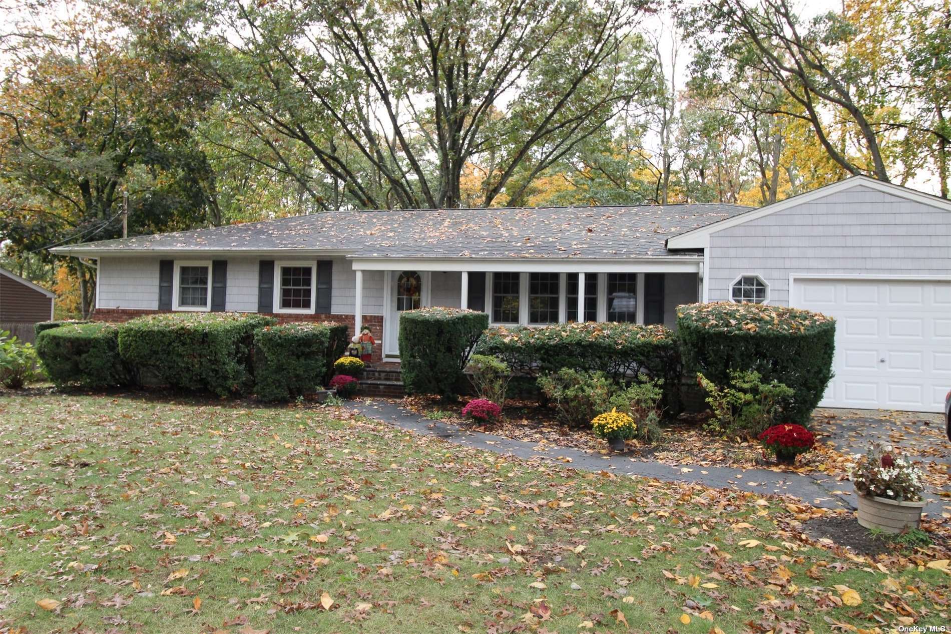 Single Family in Smithtown - Laurel  Suffolk, NY 11787