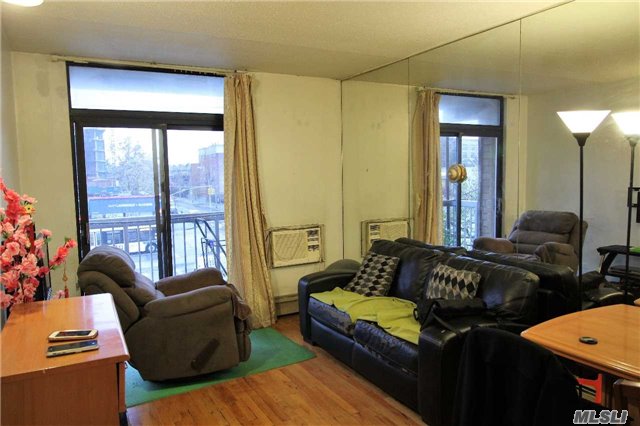 Best Location In Flushing. One Bedroom Unit With Balcony. 5 Minutes To Main St. Near Subway. Supermarkets.