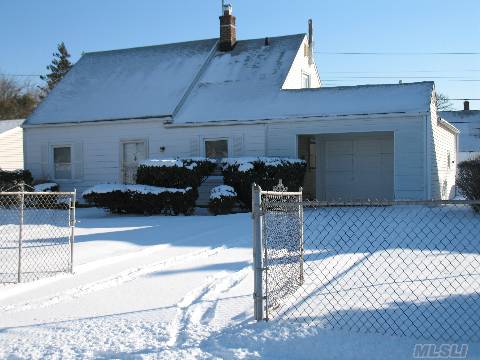 Mint 3-4Bedroom Nantucket. Newer Roof, Vinyl Siding, New Windows, Mid-Block Location, Garage, Walk To Shopping. Hurry Your Next Sale.Price Reduced $20,000