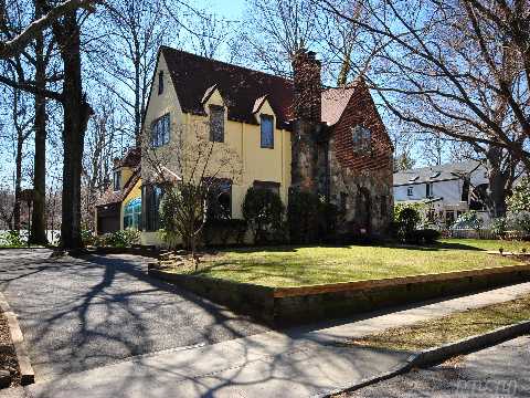 Bright Tudor, All Redone, Hi Ceiling, State Of The Art Eik,Big Property. Near Rr And Shopping.