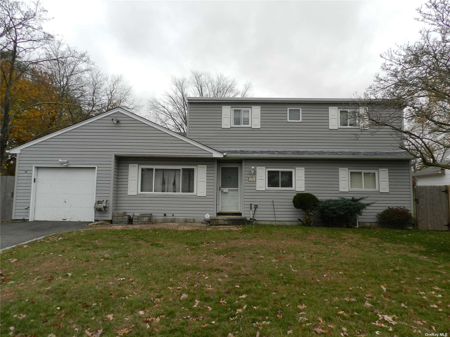 Single Family in Bohemia - Sayville  Suffolk, NY 11716