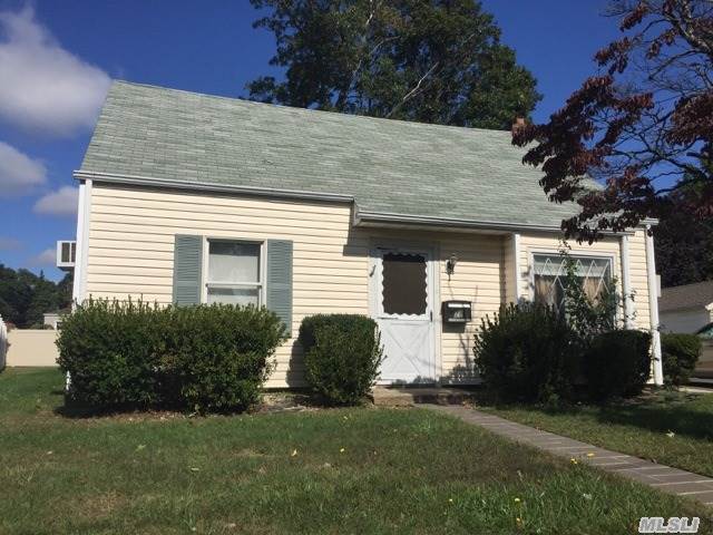 World Of Opportunity Here For The Purchaser Who Is Willing To Make Their Own Improvements!! Located In The South Park Section Of Farmingdale This 3 Br Cape W/Detached 1.5 Gar And Spacious Yard Awaits Your Guided Tour!