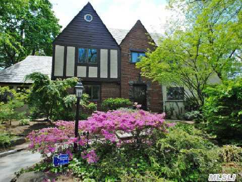 Charming Tudor In The Heart Of Great Neck Estates. Extremely Bright, Spacious & Sits On Over 1/2 An Acre Of Park Like Property. Hardwood Floors, Oversized  Eat-In Kitchen, Large Formal Dining Room, Spacious Den, Office & Living Rm. Master Bedroom W/Bath Jacuzzi,  Massive Walk-In Closet. Additional 4 Brs, And 3 Baths.Private Park, Pool, Tennis And Police. Choice Of Schools.