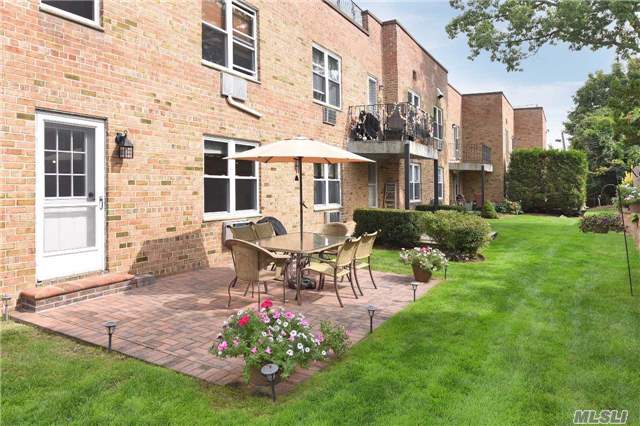 Totally Updated Jr 4. Condominium In S. Lynbrook W/ Private Yard & 1 Free Garage Parking Spot! This Stunning Condo Boasts A Updated Kitchen, New Designer Bathroom, Large Lr, Fdr W/ Door To Private Yard/Patio/Garden, King-Size Mbr & New Hw Flrs! Low Common Charges Of Only $304/Mth Incl Heat/Water/Gas/Strg Spot/Ig Pool/Parking...Wow! Rare Find To Have Yard! Close To Lirr.
