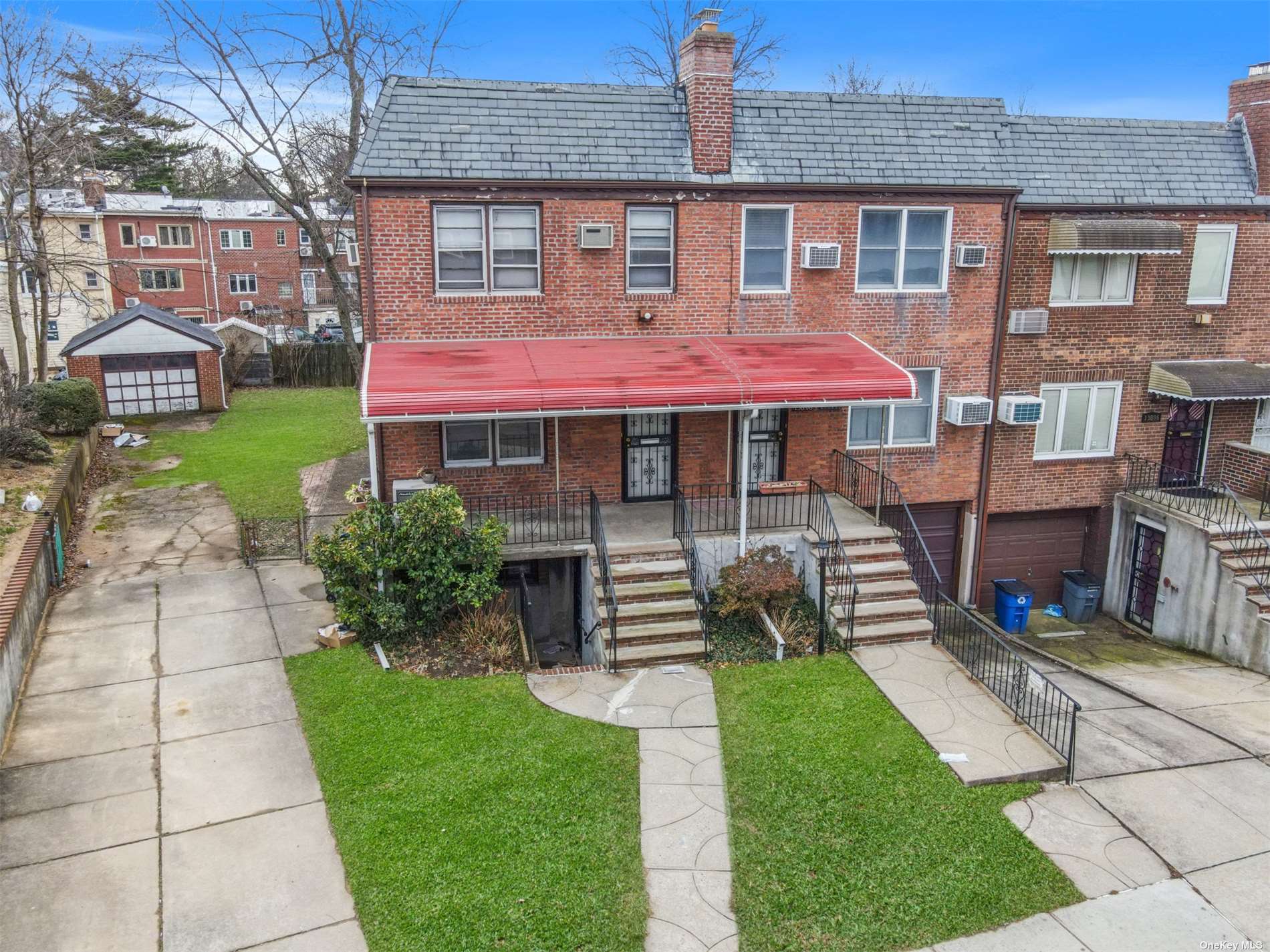 Single Family in Kew Garden Hills - 76th  Queens, NY 11367