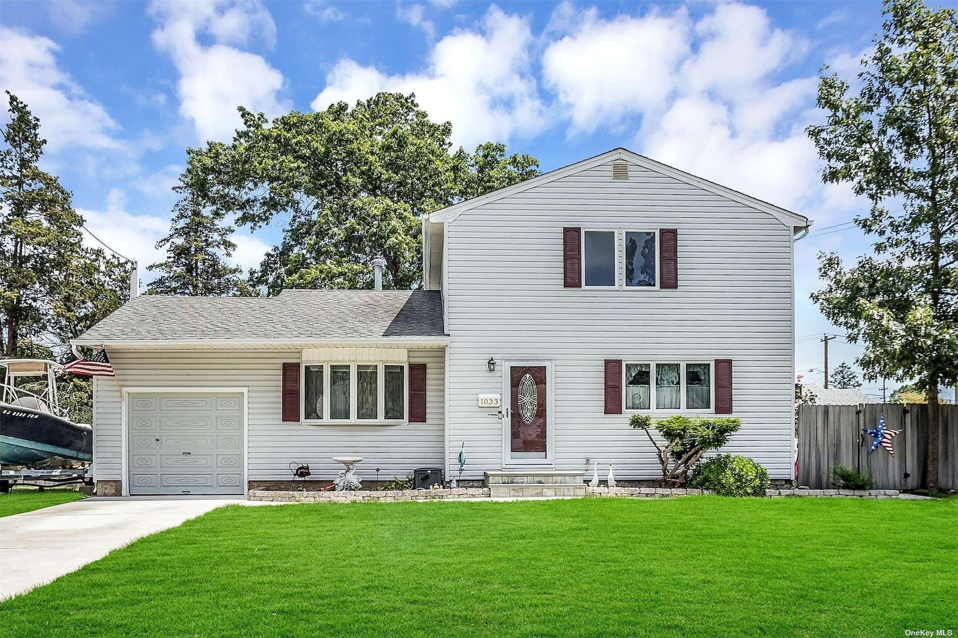 Single Family in Bay Shore - Carll  Suffolk, NY 11706