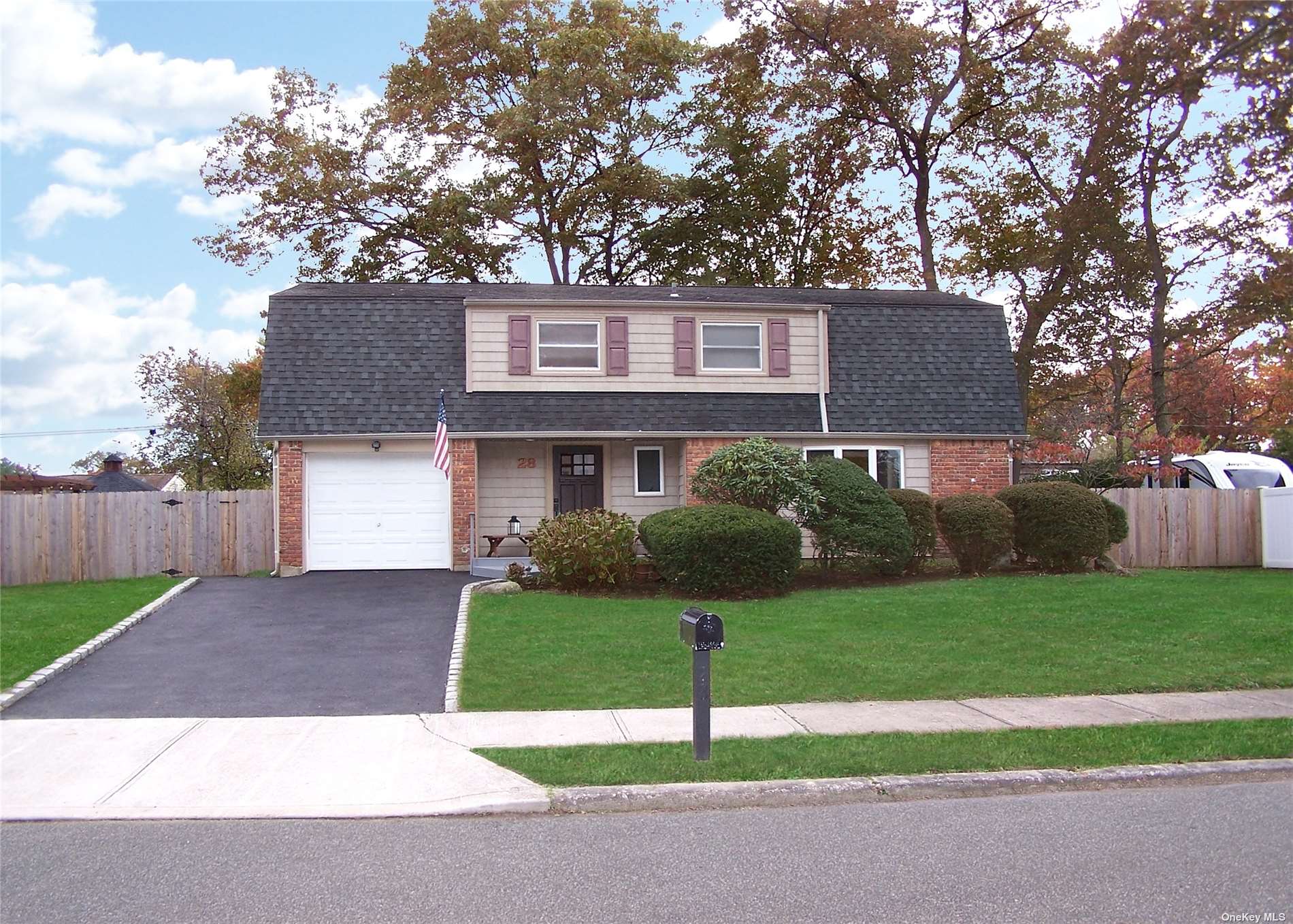 Single Family in Port Jefferson Station - Hewes  Suffolk, NY 11776