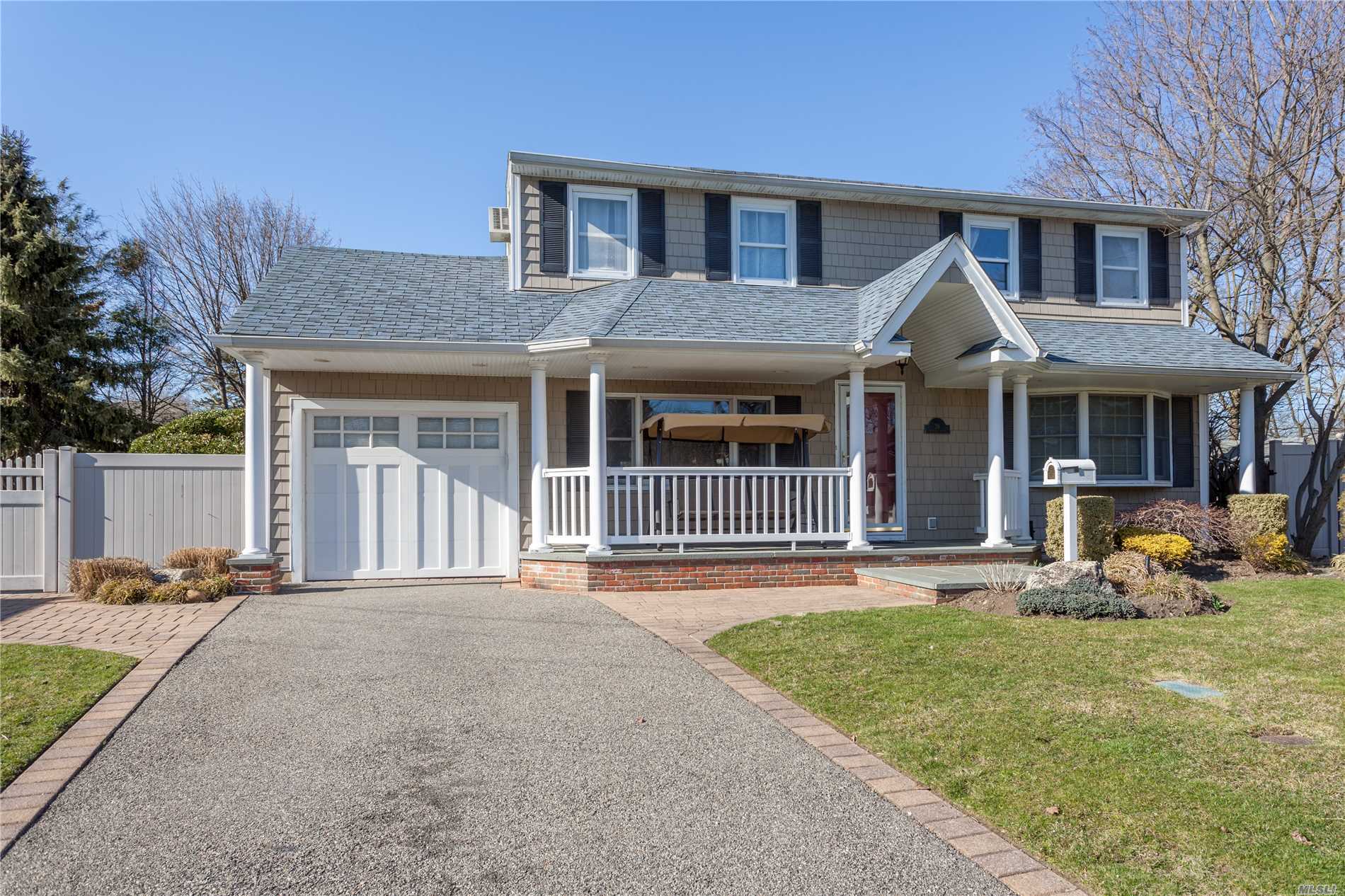 Diamond Condition - 6 Bedrooms With 1 Additional Bonus Room. Beautiful Backyard With Water Fall & Basketball Court - Large Family Room - Big Rooms - Full Basement - Low Taxes - Syosset Schools