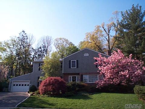 Beautiful Colonial On Deep Property. Spacious Rooms Include Large Ef, Lr W/Fp, Fdr, Large Eik, Huge Family Rm, And Pr. Second Floor Mstr Br Suite, 3Brs, Family Bath & Laundry. Finished Bsmt With Fbath. Has Many Updates. Private Beach & Mooring On Manhasset Bay With Membership In Beachway Estates Association, Aka Galloway Beach.