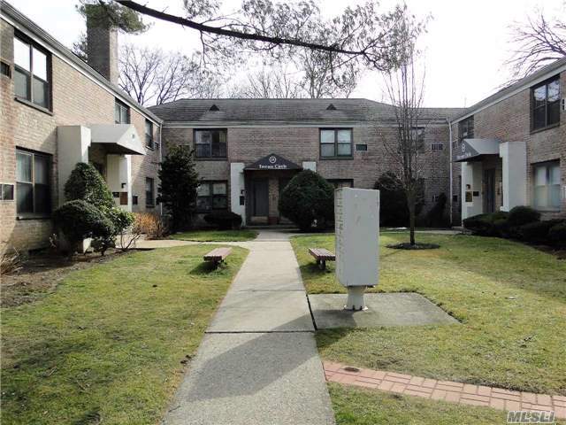 Welcome To Top Floor Of 2-Story Building. This 2-Bedroom Unit Is Located Minutes From The Pool Club, Lirr, Shopping. It Features An Open Floor Plan W/Contemporary Finishes. The Kitchen Boasts Stainless Steel Appliances, Wood Cabinets And Tile Flooring. Bathroom Re-Modeled With Subway Tile. Sunny Exposures. Includes 1 Parking Spot. Dog-Friendly Community!