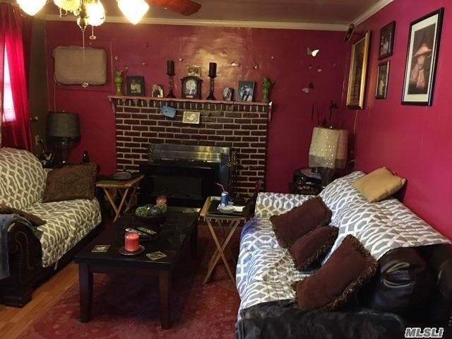 New To The Market Diamond 2 Bed Rooms Cape, New Kitchen Den With Fire Place Large Property, Owner Will Listen To All Offers