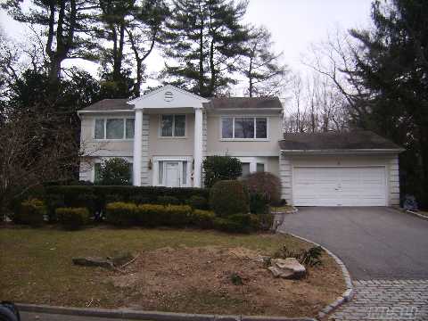 Gracious Contemporary Stucco Colonial With 5Br, 4.5 Baths, Ideal For Living And Entertaining. Lg Living Room, Family Room W/Fplc, Dining Room, Lg Kitchen  With Breakfast Room Leading To An Outdoor Deck.  Private Backyard, Finished Basement, Circular Driveway, All Mint Condition! Close To Town, Park And All!