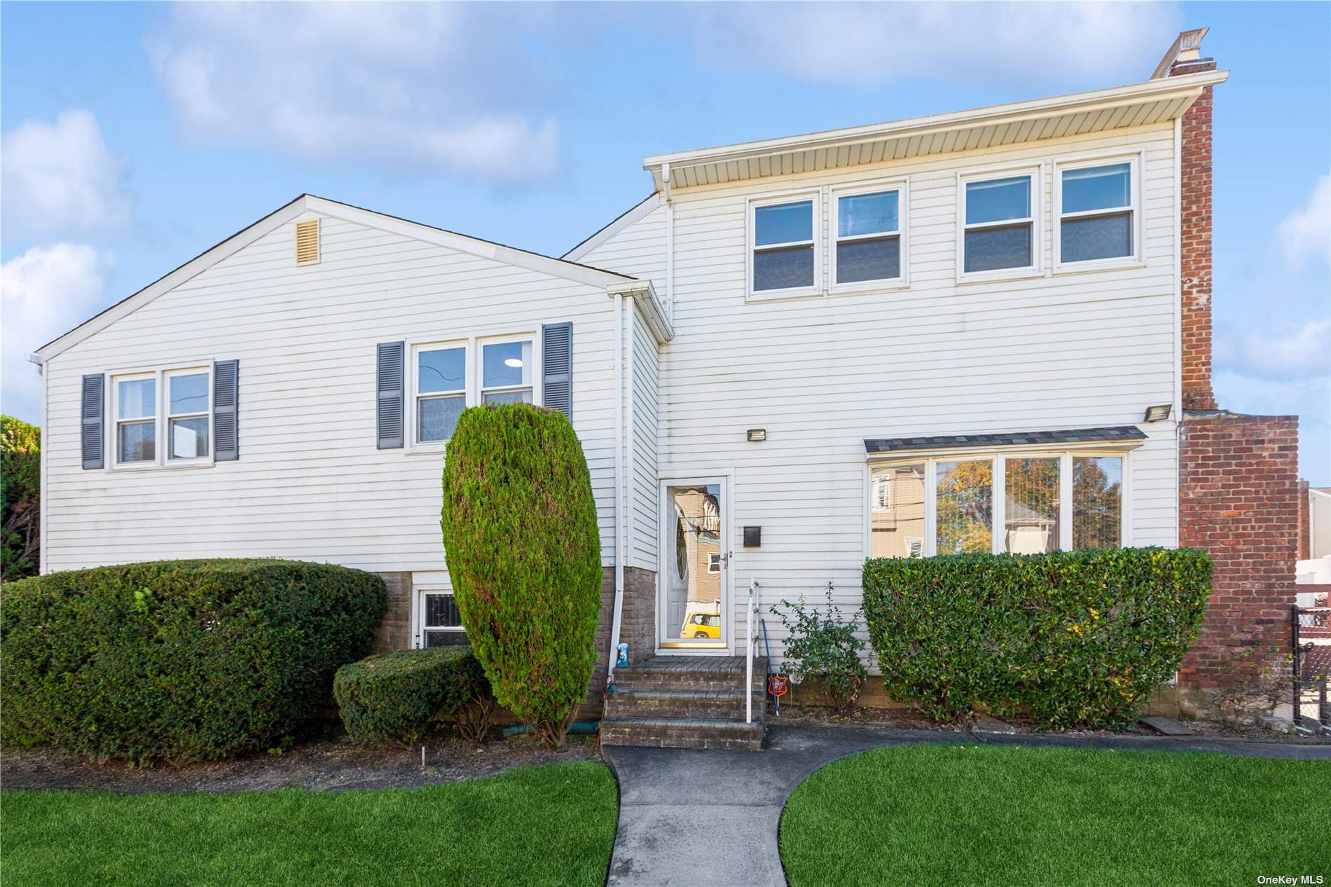 Single Family in Oceanside - Weidner  Nassau, NY 11572