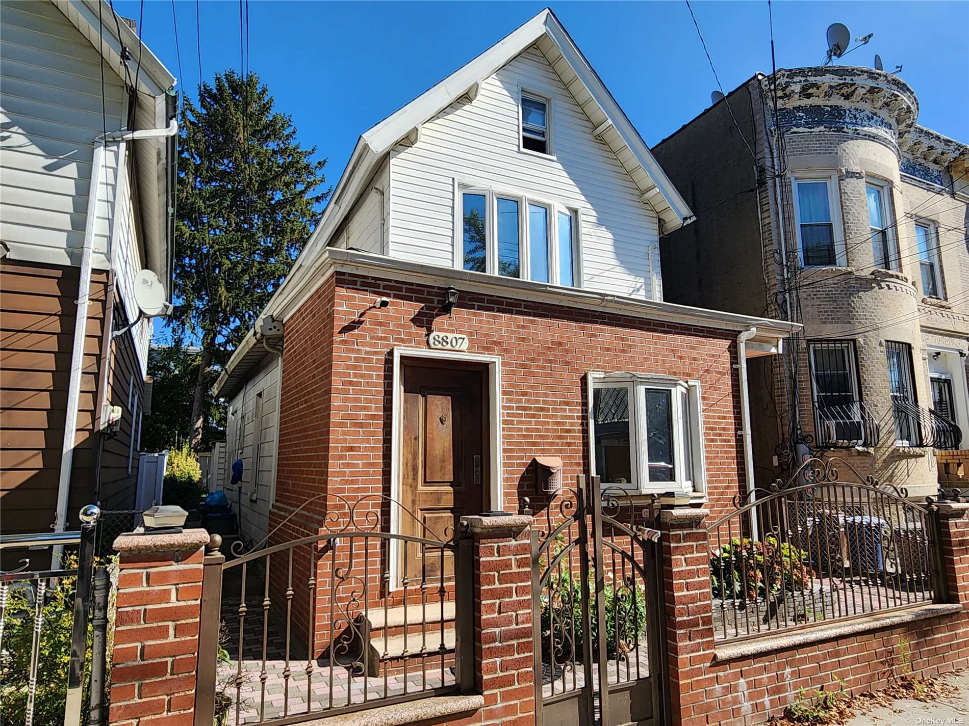 Single Family in Woodhaven - 74th Pl  Queens, NY 11421