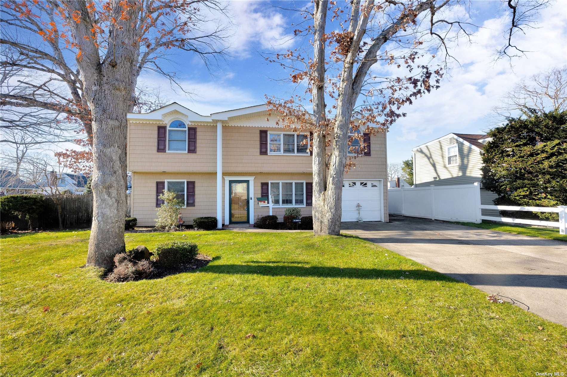 Single Family in Massapequa - Franklin  Nassau, NY 11758