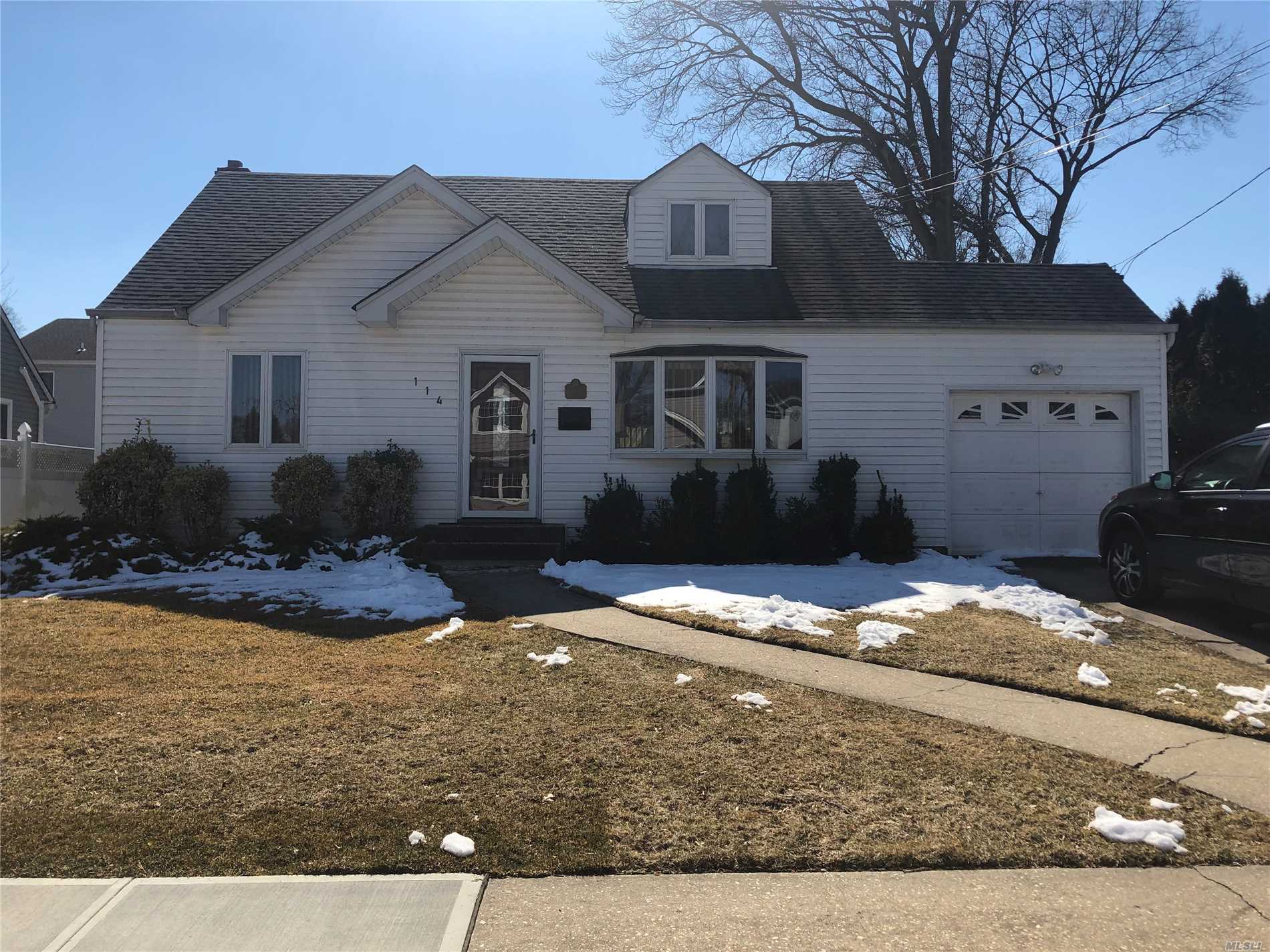 Great Location , walk to village. House needs work and is selling ASIS. roof approx. 5 years, new front door,  new carpet and flooring in kitchen. Pool is a gift