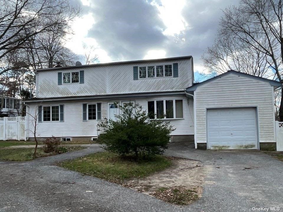 Single Family in Ronkonkoma - Seusing  Suffolk, NY 11779