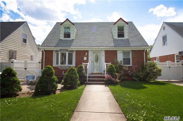 Beautiful 1 Family In Bayside Sd 26, Formal Dining Room Eik 3 Bedrooms Finished Basement