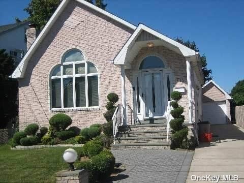 Listing in Garden City South, NY