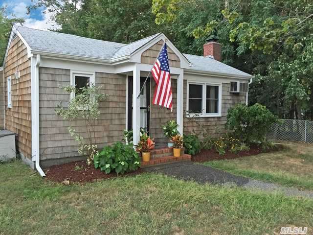 Get In On The Tiny House Movement! This Is Everything That You Need In A Small Package . Brilliant Open Design, Yet Two Private Bedrooms And Bath. Small Manageable Yard, Great Privacy And Maintenance Is As Easy As 123!