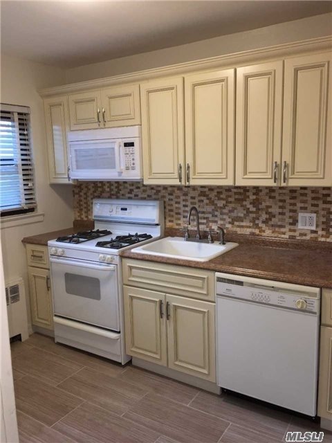 Lovely Corner Unit.W/ Extra Windows Make This Charming End Unit Both Light And Bright. Newly Remodeled Eat In Kitchen Updated Bathroom. Dogs And Cats Are Welcome! 2 Parking Stickers! Beautifully Maintained Grounds. 24 Hr Security. Near Shopping, Dining, Parks, Transportation, And Express Bus To Manhattan!....Coop Allows Subletting After 1 Year Top Sd #26 /Ps 205 And Ms74),