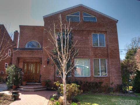 Young, Spacious Brick Col W/A 2Story Foyer, Granite Flrs, Custom Eik W/Top-Of-The-Line Appl, A Huge Lr, A Beaut Den W/Fplc. Huge Mstr Br Has Cathdrl Ceil, O'sized Mrbl Bth W/Steam Shwer & W-I Clst 2 Add'l Huge Br's & A Full Bth. This House Has A Full Fin Bsmnt . Outside Ent To Backyrd.