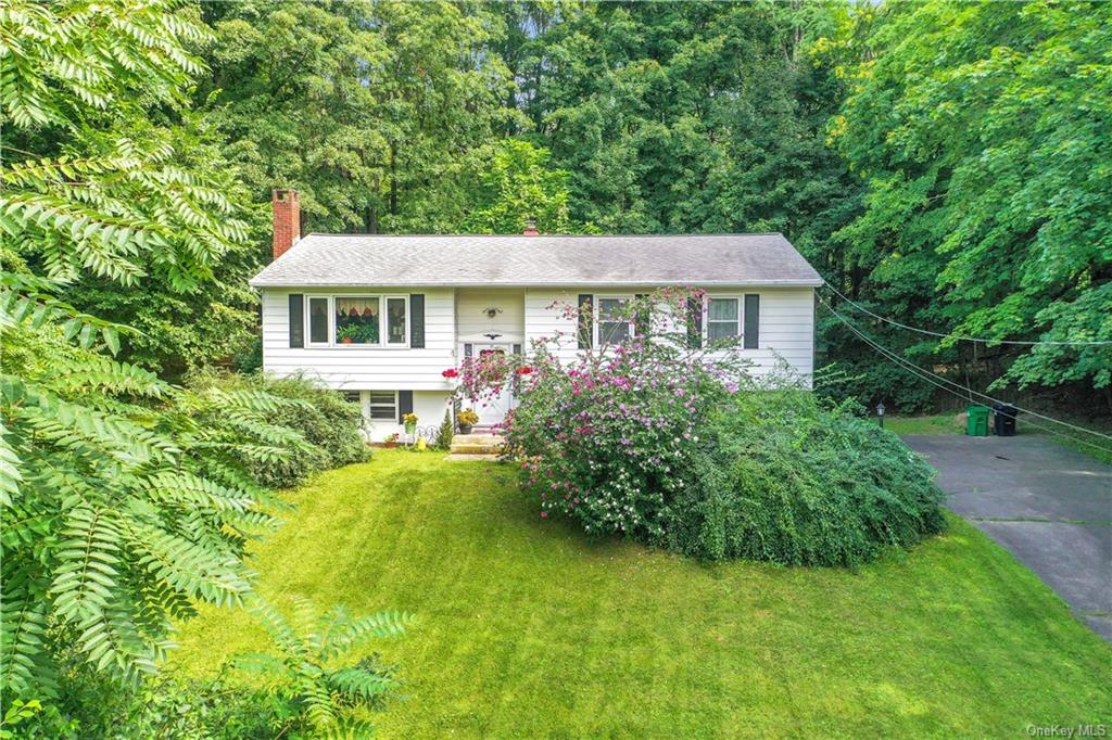 Single Family in Lloyd - Mile Hill  Ulster, NY 12528