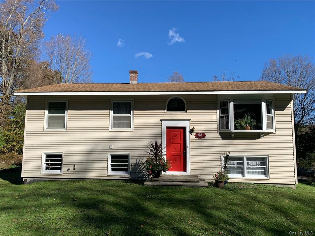 Single Family in Pawling - Lakeview  Dutchess, NY 12531
