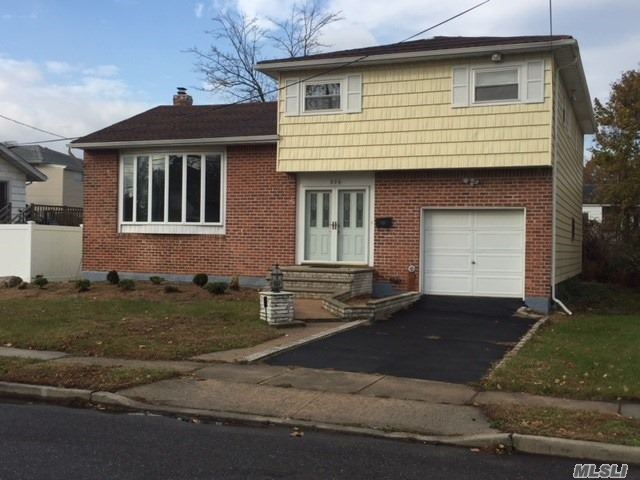 Fully Renovated Split, Hardwood Floor Through-Out, Stainless Steel Appliances, Central Ac, Conveniently Located Close To Shopping, Restaurants And Lirr.