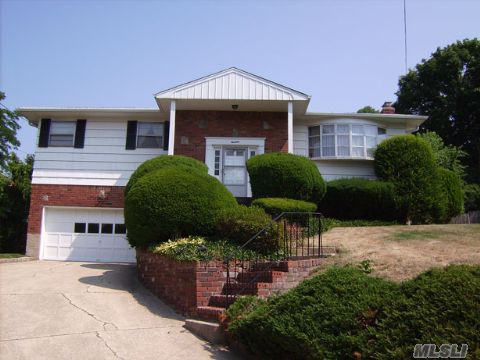 4 Br, 3 Fbth, Hi-Ranch On Cul-De-Sac W/Wateviews Of Manhasset Bay.  Mbr W/Mbth, Eik W/Sliders To Large Wood Deck Overlooking Private Backyard W/Koi Pond. Fam Rm W/Fpl. House Sits On Nearly 1/4 Acre, Ings, Cac