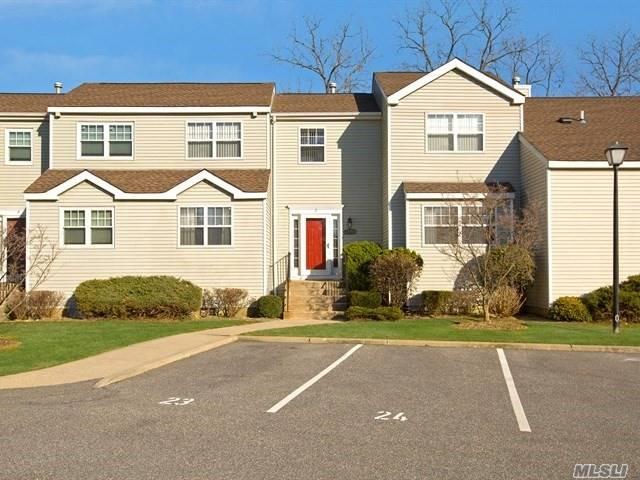 Town Home Not A Condo--This Town Home Is An Interior Unit And Larger Than Corner Homes. Pets Allowed And No Age Restrictions And Board Approval Needed. Spacious Eik W/Pantry, Large Unfinished Basement, Sliders In Living Room To Deck. Close To Babylon Village Shopping.