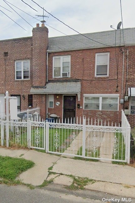 Single Family in Hollis - 187th  Queens, NY 11423