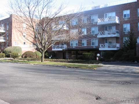 Welcome To This Spacious 1 Bdrm./1 Bath Apt.With Newly Renov. Kit. The Mayfair Is One Of Gn's Premier Bldgs With A Beautiful  Renov. Lobby & Hallways. Each Unit Has It's Own Thermostat. Laundry Is On Every Floor And There Is Ind. Parking. Enjoy Living Minutes From Lirr/Shopping & Parks.