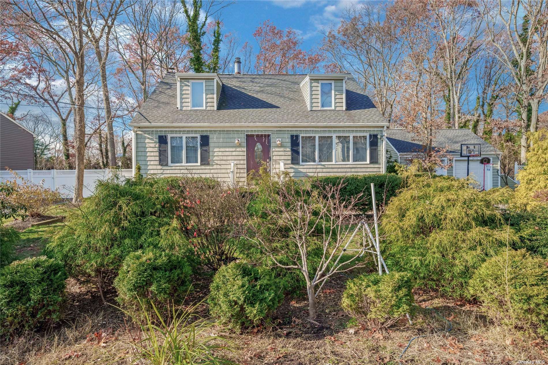 Single Family in Smithtown - White Oak  Suffolk, NY 11787