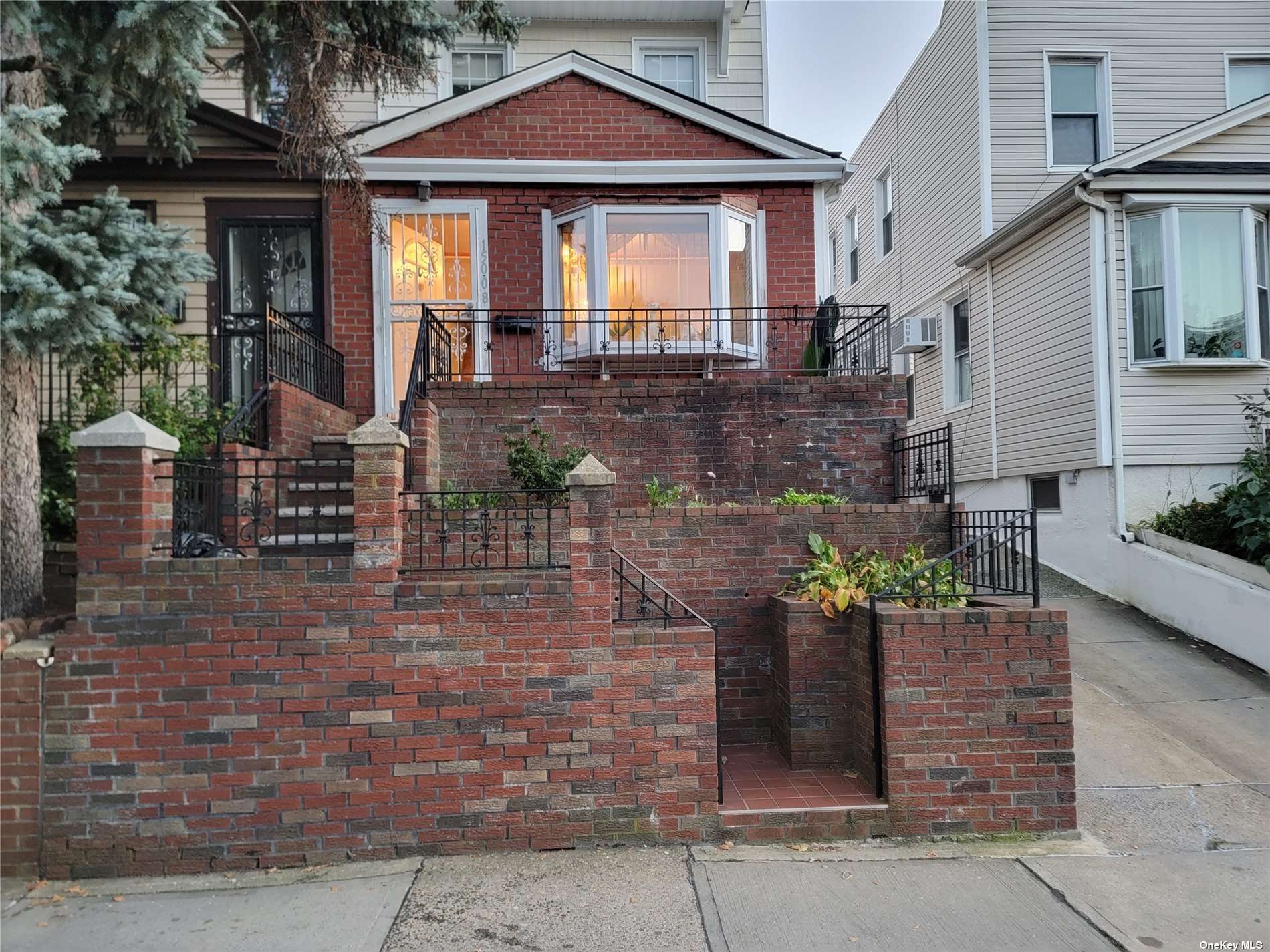 Single Family in Briarwood - Grand Central  Queens, NY 11432