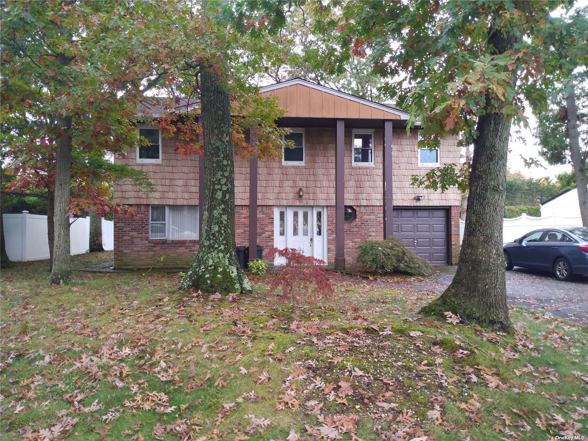 Listing in Commack, NY