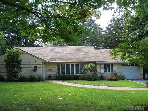 Beautiful All Renovated Ranch In Great Neck South School! Formal Dining, Gourmet Granite Eik, Cac. Play Golf, Tennis And Swimming - Lake Success Country Club Community. 