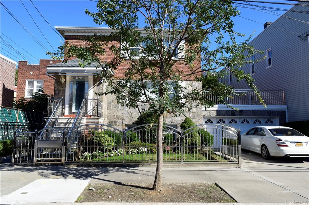 Single Family in Bronx - Pilgrim  Bronx, NY 10461