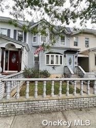 Single Family in Richmond Hill - 110th  Queens, NY 11418