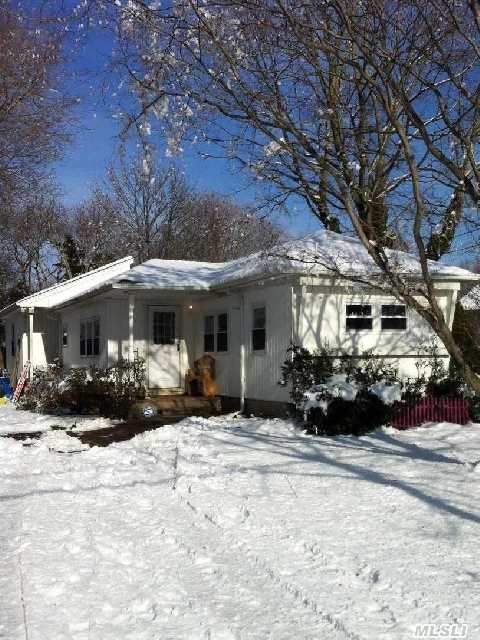 Great Starter Home Or A Flat .25 Lot,  Ready For A New Contruction. Room For A Pool.