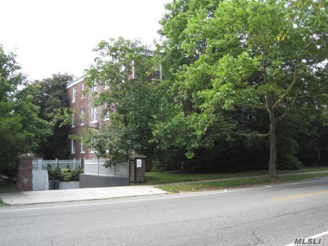 Pre-War Building With High Ceilings. A Beautiful Large One Bedroom Apartment. Features A Large Entrance Hall, 1 Br, Lr/Dr, 1 Bathr, Eik.