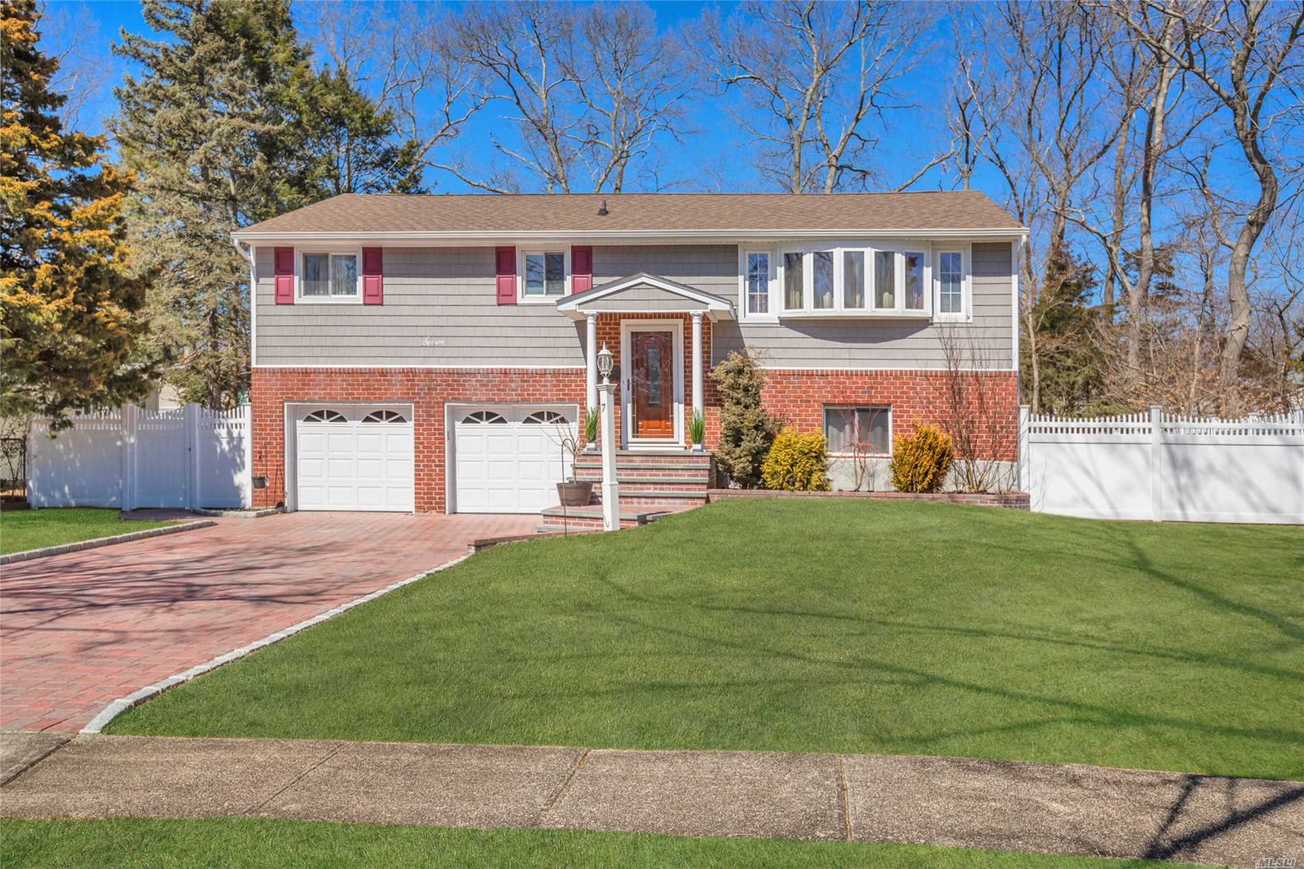 Smithtown. Beautiful Curb Appeal In This Stunning Hi Ranch, Updated Kitchen With Stainless Steel Appliances, 4 Bedrooms, New Bathrooms, Hardwood Floors ***BRAND NEW Beautiful Paved Driveway/Walkway/Siding/Deck/Fencing/Sprinkers*** Updated Electric, 2 Car Garage, Possible Mother/Daughter W/Permits, A Truly A Must See!!!
