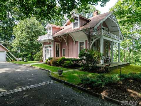 Fabulous Mint Cond. Victorian Col. Beautiful Wood Flrs. Hi Ceilings,Lge. Rms. Fully Updated, Balconies, O/S Statuary,  Winter Water Views.